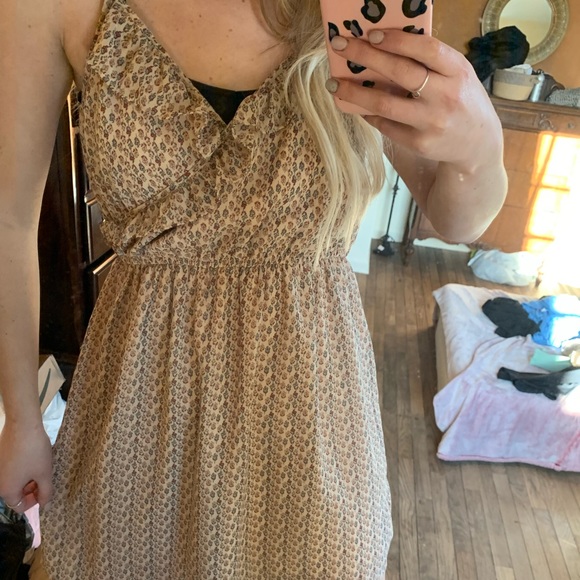 FOREVER 21 FLORAL DRESS - Picture 3 of 8